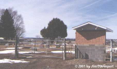 Gate at entrance, Arriola Cemetery