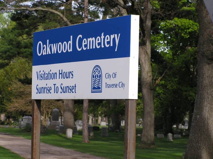 Oakwood Cemetery sign